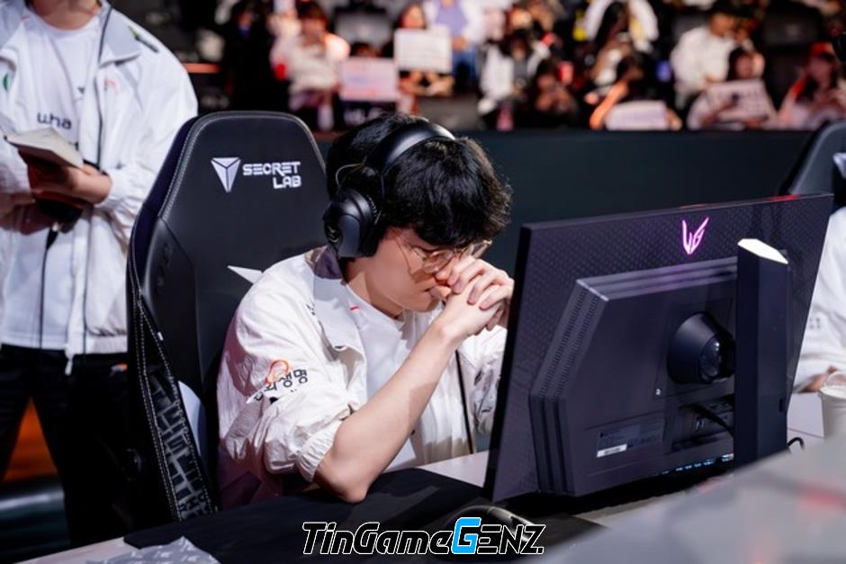 **HLE Đối Mặt Khủng Hoảng - Tuyển Thủ Tự Nhận Tình Trạng Khẩn Cấp tại Đội Tuyển** **HLE Đối Mặt Khủng Hoảng - Tuyển Thủ Tự Nhận Tình Trạng Khẩn Cấp tại Đội Tuyển**