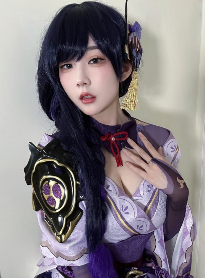 BLV nữ LPL hút fans với cosplay và dự đoán tỷ số Chung kết Thế giới 2023 quyến rũ, khán giả đồng lòng tham gia.