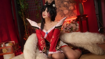 Cosplay Ahri gợi cảm, cựu MC Tốc Chiến khiến fan phát cuồng