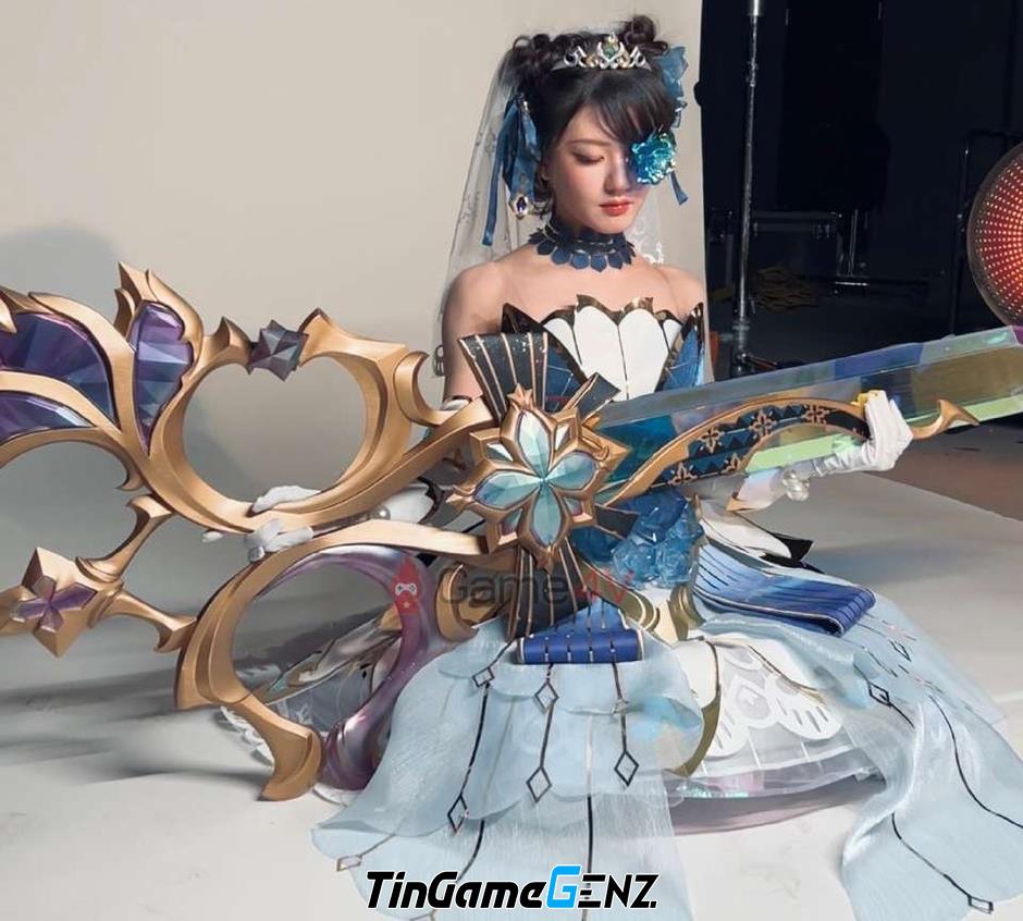 Cosplay Gwen của Triệu Lộ Tư 