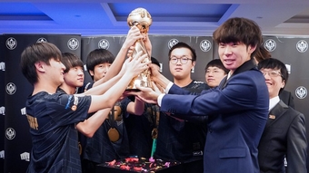 "Cựu Vương MSI Raybet Có Thể Tan Rã: Đội Tuyển Mới Đã Liên Hệ Để Mua Slot!"