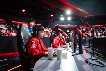 "Dự đoán Trận T1 vs DNF: Cơ Hội Vàng Cho Faker và Đồng Đội"