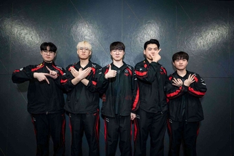 Faker chia sẻ về vai trò của HLV kkOma trong đội T1 LMHT