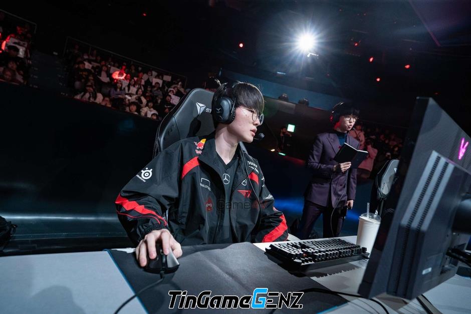 Faker chia sẻ về vai trò của HLV kkOma trong đội T1 LMHT