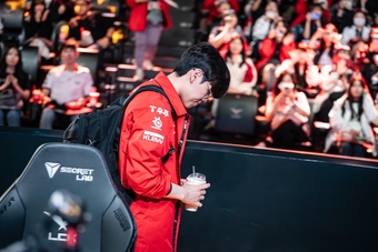 Faker Hàm Chặt Nỗi Đau Sau Thất Bại Trước NS: Những Phân Tích Đầy Cảm Xúc Từ Huyền Thoại LMHT