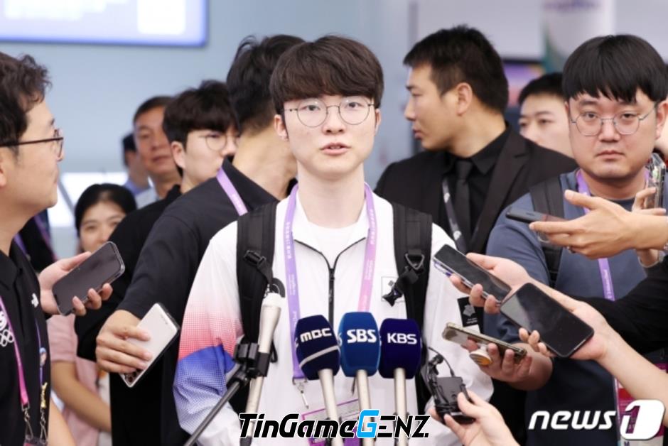 Faker khẳng định cơ hội giành HCV ASIAD 19 đã đến trước đông đảo người hâm mộ tại sân bay.