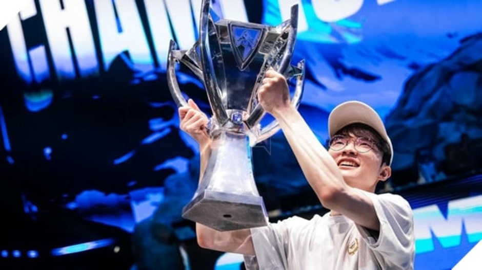 Faker: Người hâm mộ lo lắng về tương lai sau khi Quỷ Vương được vinh danh trong Hall of Legends LMHT