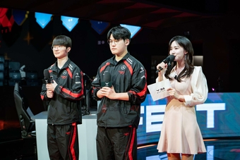 Faker và Gumayusi tiết lộ trang phục vô địch T1 Orianna và Jinx trong LMHT