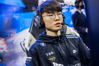 Faker và Zeus đồng đội với nhiều tuyển thủ LPL trong LMHT