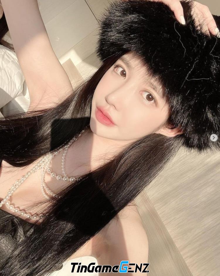 Hot girl chiếm spotlight khi chụp ảnh cùng Faker trong LMHT vì lý do đặc biệt