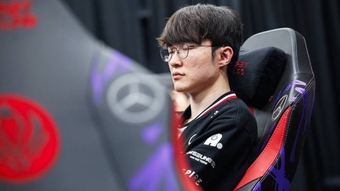 "Kết quả trận T1 vs AL EWC 2025 LOL ngày 19/7: Nhà Vua Bị Đánh Bại!"
