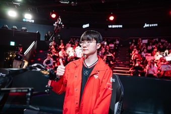 LCK 2025: T1 Đại Chiến DRX - Faker Tỏa Sáng Với Pentakill Trong Trận Đấu Đầy Kịch Tính