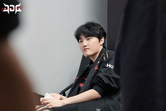 "LMHT: CĐV LPL Khuyến Khích Peyz Trở Về LCK Sau Thất Bại Của JDG Trước WE"