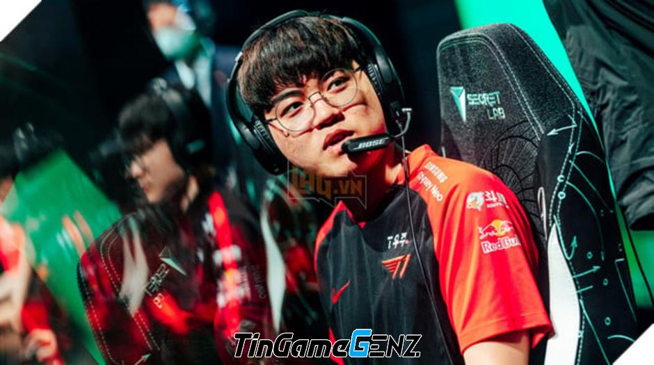 LMHT: Game thủ LPL tức giận khi Gumayusi chơi game cùng cô gái xinh đẹp