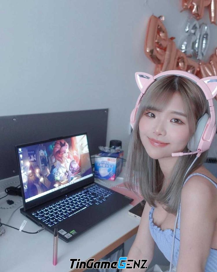 LMHT: Streamer nữ tạo điều bất ngờ khiến fan sửng sốt ngay trên livestream.