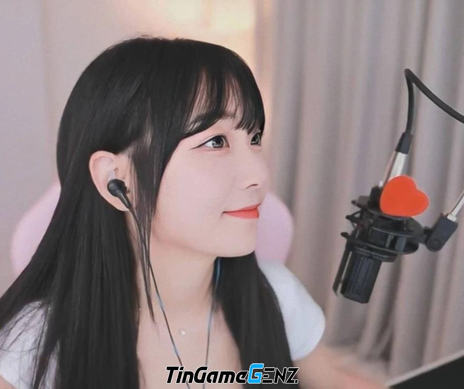 LMHT: Streamer nữ tạo điều bất ngờ khiến fan sửng sốt ngay trên livestream.