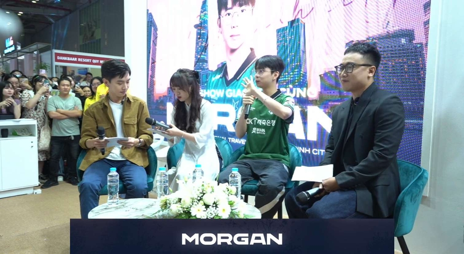 'Ngài Morgan' tổ chức buổi gặp gỡ fan thành công, không thua kém ca sĩ Kpop với sự tham gia tích cực của fan.