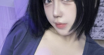 "Ngôi Sao Coser Gợi Cảm Phản Ứng Trước Cơn Bão Lượt 