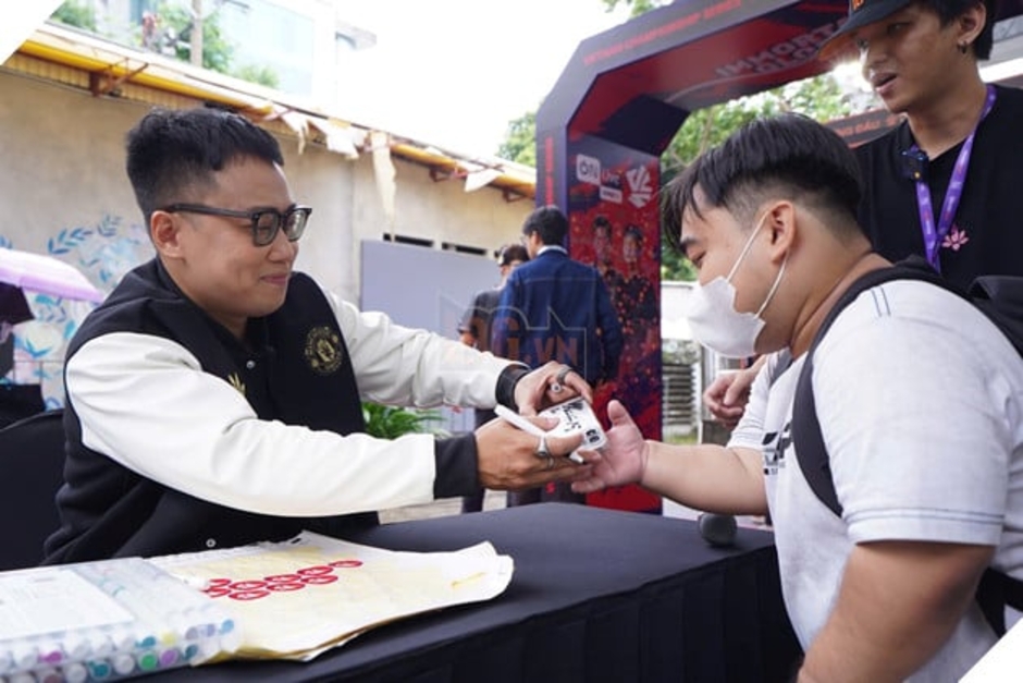 ON Live VCS 2025: Bình Luận Viên Hoàng Luân Chia Sẻ Hào Hứng Về Không Khí Chung Kết Game Thể Thao Điện Tử