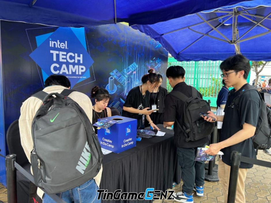 Philips tham gia INTEL TECH CAMP 2023 với màn hình mới, tiên tiến, phù hợp với tất cả người dùng.