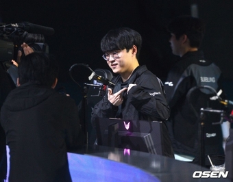 ShowMaker quyết "cố gắng hết sức để sống sót" trước GEN tại playoffs LCK Mùa Xuân 2024