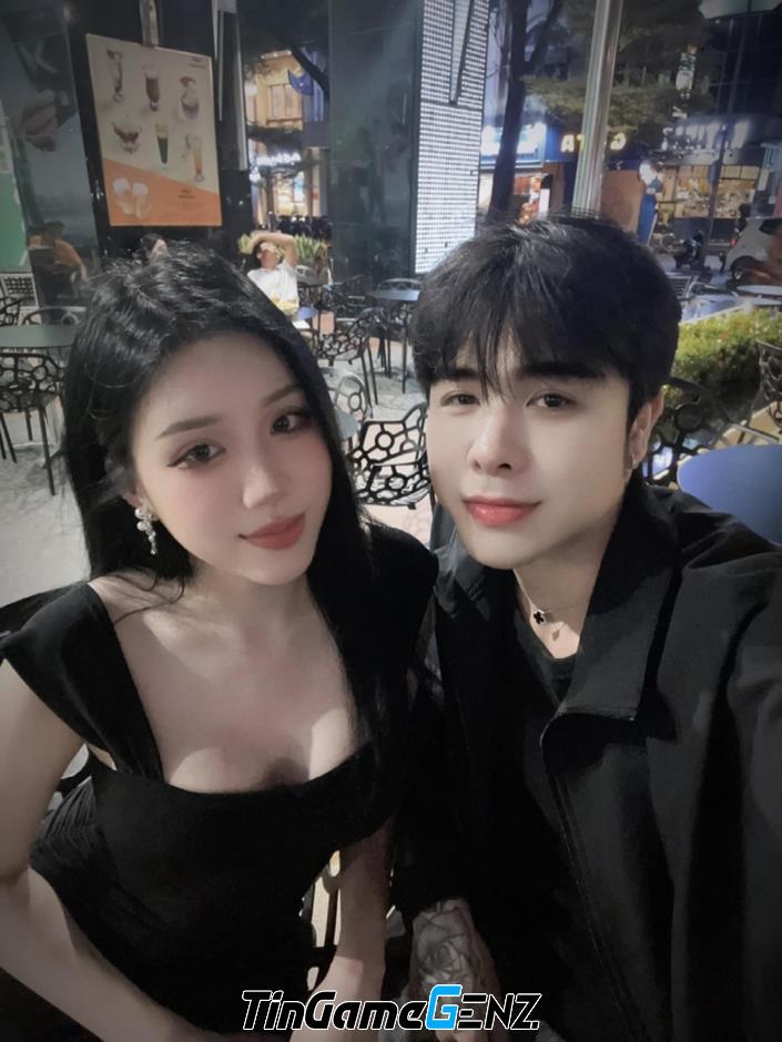 Stream nữ streamer 