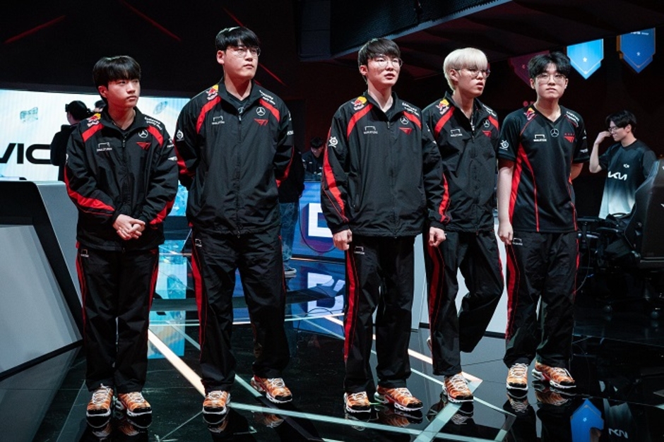 T1 khuyến khích Keria chơi Ezreal hỗ trợ và đoạt POG với Neeko tại LCK Mùa Xuân 2024 để tri ân Faker