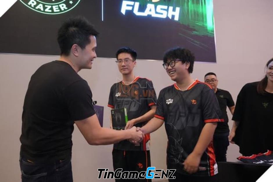 Team Flash và Razer hợp tác, gia nhập cùng hàng ngũ các đội Esports hàng đầu