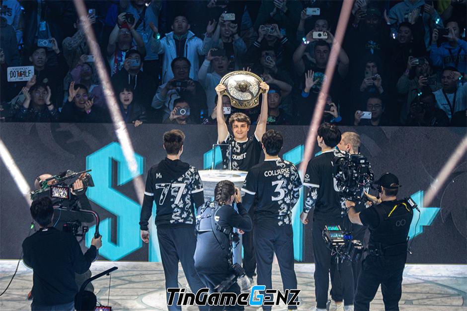 Team Spirit đoạt chức vô địch The International 2023 và lần thứ hai nâng cao chiếc Aegis Dota 2.