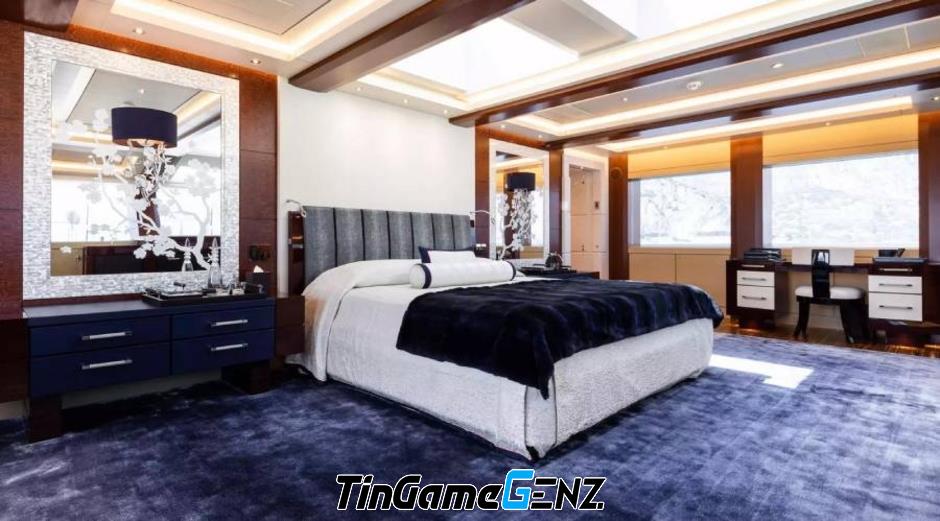 Tỷ Phú Biến Siêu Du Thuyền Thành 