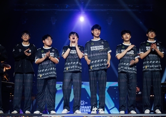 "VALORANT Masters Bangkok 2025: Team Vitality và EDG Giành Vé Vào Vòng Play-off"