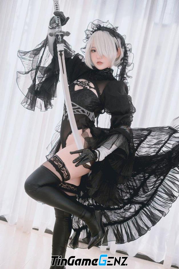 2B Nier: Automata biến hình thành cô dâu sexy trong bộ cosplay mới