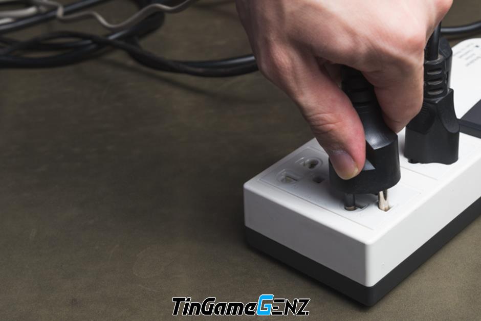 **5 Kịch Bản Tối Kỵ Khi Sét Đánh: Nguy Cơ Rình Rập Ngay Cả Khi Bạn Ở Trong Nhà**