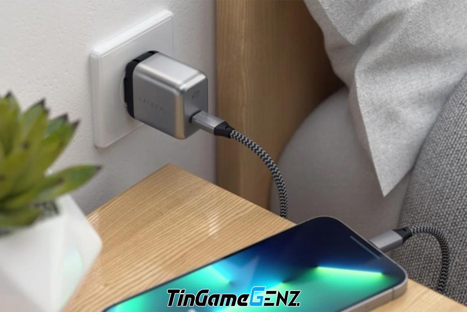 **Cẩm Nang Quan Trọng Khi Sạc Điện Thoại Trong Mùa Hè: Những Lưu Ý Không Thể Bỏ Qua**