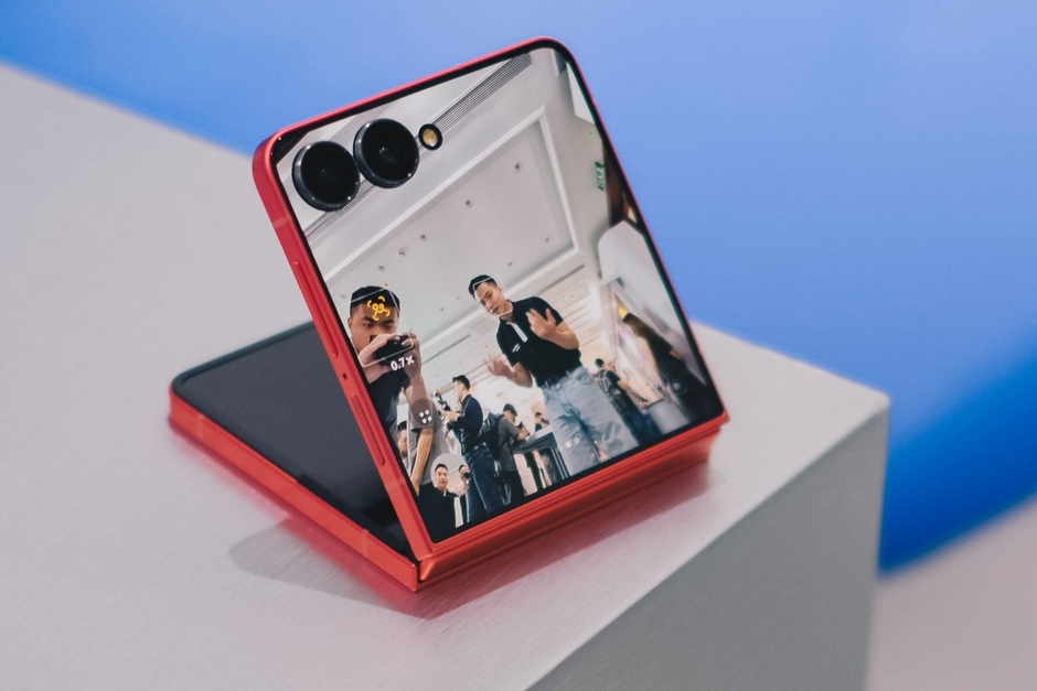 “Galaxy Z Fold7: Đánh Giá Chi Tiết Về Camera - Chất Lượng Nâng Cao & Tính Năng Galaxy AI Đáng Kinh Ngạc” “Galaxy Z Fold7: Đánh Giá Chi Tiết Về Camera - Chất Lượng Nâng Cao & Tính Năng Galaxy AI Đáng Kinh Ngạc”
