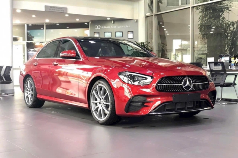 **Giá Bán Mercedes-Benz E-Class Giảm Sốc: Chỉ Từ 1,7 Tỷ Đồng Tại Đại Lý - Cạnh Tranh Ngay Giá Lăn Bánh Camry Trước Thềm Ra Mắt Mới!** **Giá Bán Mercedes-Benz E-Class Giảm Sốc: Chỉ Từ 1,7 Tỷ Đồng Tại Đại Lý - Cạnh Tranh Ngay Giá Lăn Bánh Camry Trước Thềm Ra Mắt Mới!**