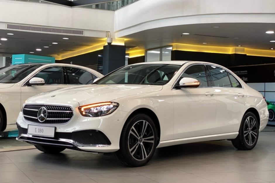 **Giá Bán Mercedes-Benz E-Class Giảm Sốc: Chỉ Từ 1,7 Tỷ Đồng Tại Đại Lý - Cạnh Tranh Ngay Giá Lăn Bánh Camry Trước Thềm Ra Mắt Mới!** **Giá Bán Mercedes-Benz E-Class Giảm Sốc: Chỉ Từ 1,7 Tỷ Đồng Tại Đại Lý - Cạnh Tranh Ngay Giá Lăn Bánh Camry Trước Thềm Ra Mắt Mới!**