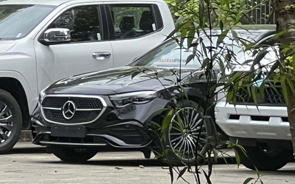 **Giá Bán Mercedes-Benz E-Class Giảm Sốc: Chỉ Từ 1,7 Tỷ Đồng Tại Đại Lý - Cạnh Tranh Ngay Giá Lăn Bánh Camry Trước Thềm Ra Mắt Mới!** **Giá Bán Mercedes-Benz E-Class Giảm Sốc: Chỉ Từ 1,7 Tỷ Đồng Tại Đại Lý - Cạnh Tranh Ngay Giá Lăn Bánh Camry Trước Thềm Ra Mắt Mới!**