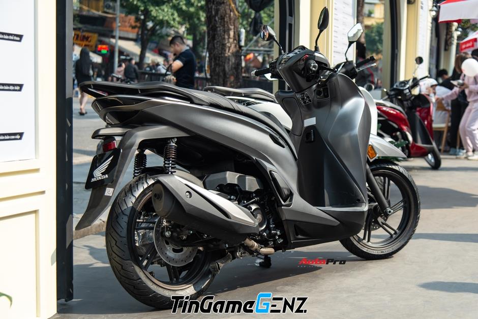 **Honda SH 350i 2025: Thiết Kế Tinh Chỉnh và Tiện Ích Mới, Giá Chỉ Gần 153 Triệu Đồng**