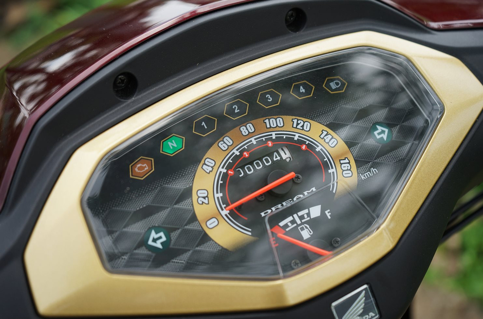 **Khám Phá Honda Dream Mới Tại Việt Nam: Siêu Phẩm Tiết Kiệm Nhiên Liệu 50km/lít với Thiết Kế Vàng Sang Trọng và Công Nghệ Cổ Điển** **Khám Phá Honda Dream Mới Tại Việt Nam: Siêu Phẩm Tiết Kiệm Nhiên Liệu 50km/lít với Thiết Kế Vàng Sang Trọng và Công Nghệ Cổ Điển**