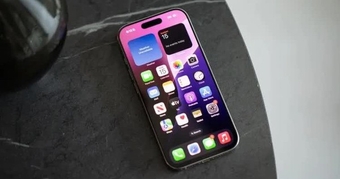 **“Tại Sao Công Nghệ Tiết Kiệm Pin AI Là Chiến Lược Quan Trọng Cho Tương Lai iPhone?”**