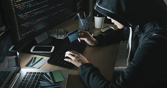 **"Tại Sao Người Dùng Liên Tục Phải Đối Mặt Với Tin Nhắn và Email Lừa Đảo? Khám Phá Nguyên Nhân và Giải Pháp"**