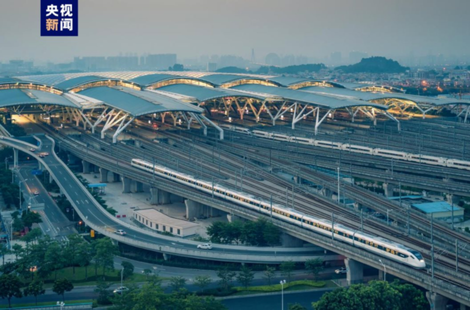 “Trung Quốc triển khai hệ thống siêu tàu điện ngầm mới: Vận tốc 200 km/h, 5 thành phố trong 1 ngày, trải nghiệm từ núi đến biển”