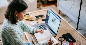 "10 Lợi Ích Khi Sinh Viên Sử Dụng Laptop Để Khai Thác AI Một Cách Hiệu Quả"