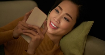 "7 Thói Quen Nguy Hiểm Của Người Dùng iPhone và Android Nên Lưu Ý Để Bảo Vệ Thiết Bị Của Mình"