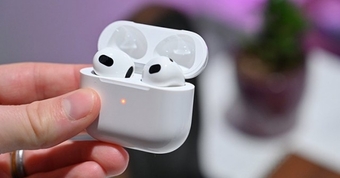 AirPods giá rẻ: Canh bạc mới của Apple