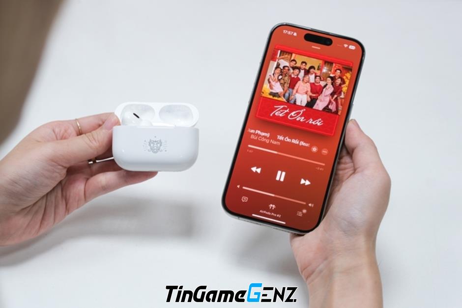 AirPods Pro 2 phiên bản đặc biệt Tết Nguyên đán Việt Nam, hoạ tiết hình rồng siêu đẹp.