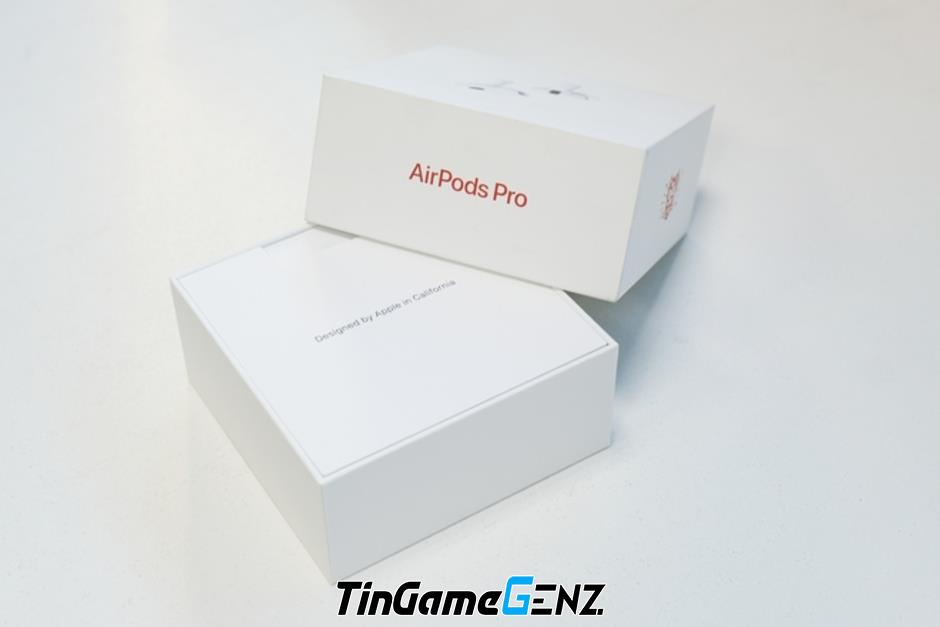 AirPods Pro 2 phiên bản đặc biệt Tết Nguyên đán Việt Nam, hoạ tiết hình rồng siêu đẹp.