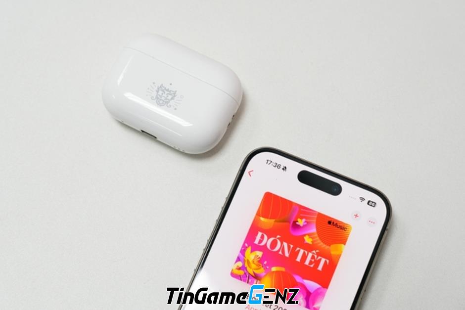 AirPods Pro 2 phiên bản đặc biệt Tết Nguyên đán Việt Nam, hoạ tiết hình rồng siêu đẹp.