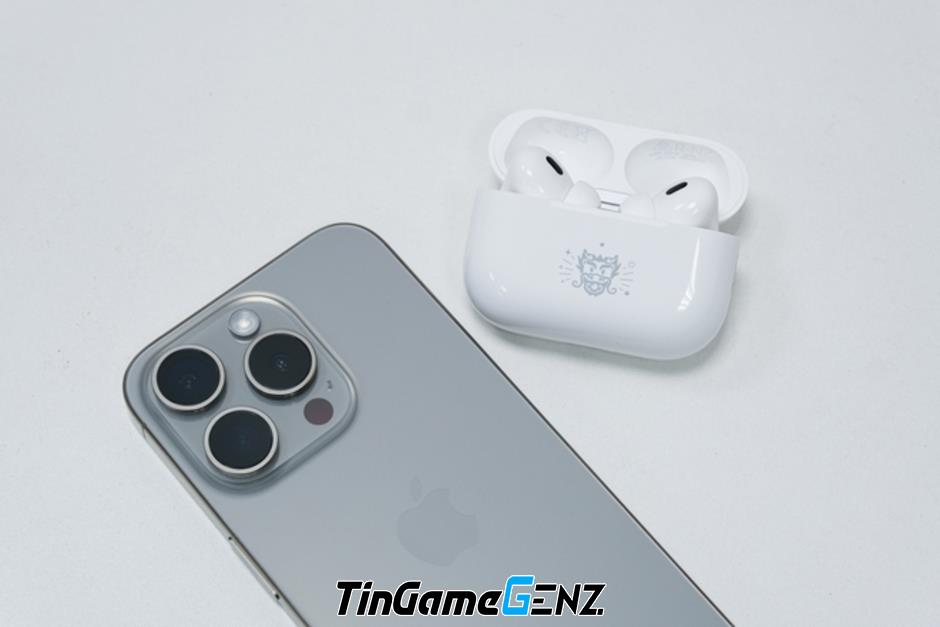 AirPods Pro 2 phiên bản đặc biệt Tết Nguyên đán Việt Nam, hoạ tiết hình rồng siêu đẹp.